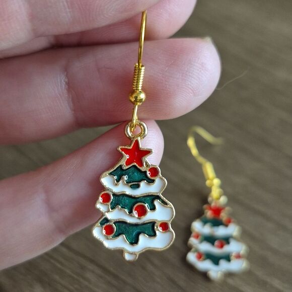💲6️⃣ Bundled ✔️Festive Holiday Christmas Tree Earrings with Snow Branch Detail - Picture 5 of 7